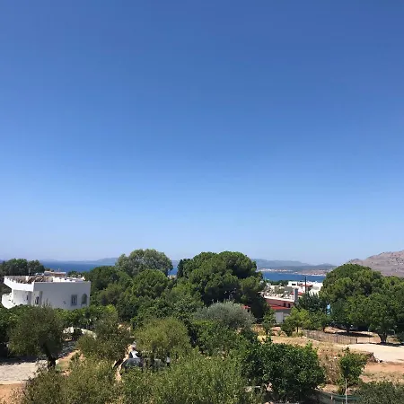 Peacock Πανσιόν *